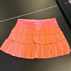Lululemon: Pace Setter Skirt (Regular)
Wagon Stripe Pop Orange / Bleached Coral